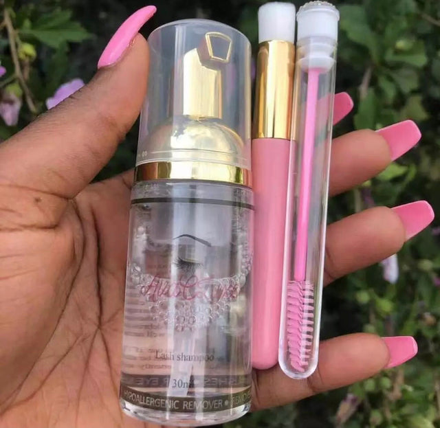 “Eyelash foam shampoo